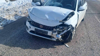 Malatya'da iki otomobil çarpıştı: 3 yaralı