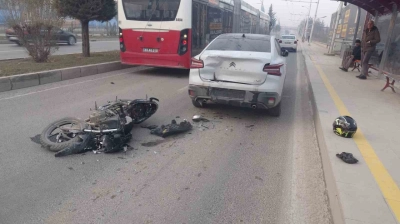 Otomobille çarpışan motosikletli yaralandı