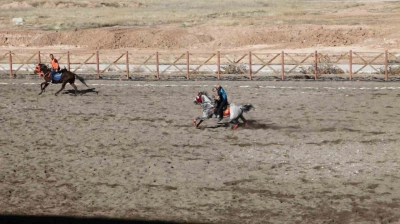 Yazıhan ilçesinde ata sporu atlı cirit yaşatılıyor