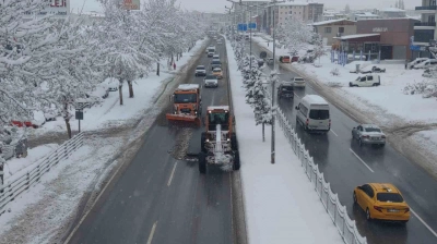 Van'da kar yağışı hayatı olumsuz etkiliyor