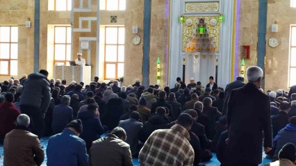 Çaldıran'da deprem şehitleri dualarla anıldı