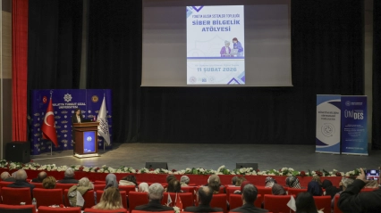 Tazelenme Üniversitesi'ndeki bireylere 'dolandırıcılık' semineri düzenlendi