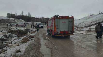 Van'da otomobil dereye uçtu: 3 yaralı