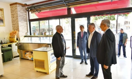 Vali Ersin Yazıcı, Şehit Hamit Fendoğlu Cadde Esnafını ziyaret etti.