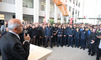 Büyükşehir Belediye Başkanı Sami Er Personelle Bayramlaştı