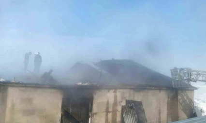 Çaldıran'da ev yangını