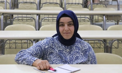 Lösemi nedeniyle hayatını kaybeden kızının üniversite hayalini gerçekleştiriyor