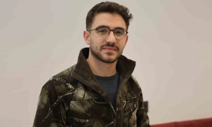 Sipariş ettiği dürümün içerisine sakalının kıllarını koydu, hesap ödemeden çıktı