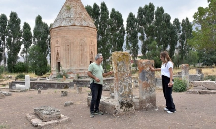 Halime Hatun Kümbeti Yakınında Yeni Mezarlar Ortaya Çıktı