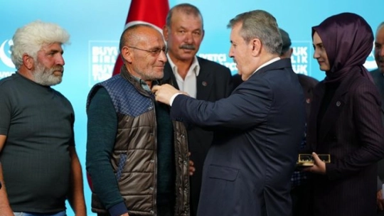 Demirci'den 917 Kişi Büyük Birlik Partisine Resmen Katıldı