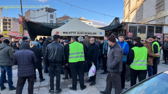 Ülkü Ocakları'ndan Miraç Kandili'nde Aşure İkramı