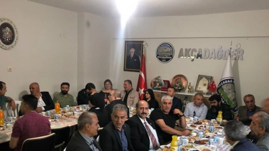 Akçadağ Dayanışma Derneği İftar Programı Düzenledi