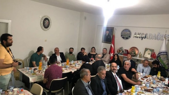 Akçadağ Dayanışma Derneği İftar Programı Düzenledi