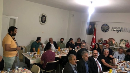 Akçadağ Dayanışma Derneği İftar Programı Düzenledi