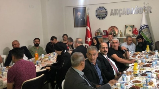 Akçadağ Dayanışma Derneği İftar Programı Düzenledi