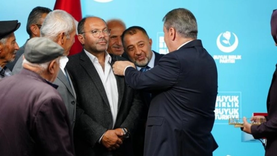 Demirci'den 917 Kişi Büyük Birlik Partisine Resmen Katıldı