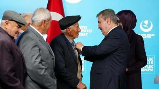 Demirci'den 917 Kişi Büyük Birlik Partisine Resmen Katıldı