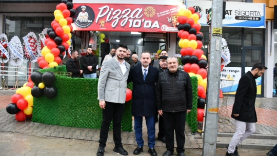 Tecde'de yeni lezzet durağı: Pizza10-da kapılarını açtı