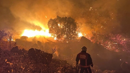 GÜNCELLEME-Akçadağ ilçesinde dağlık alanda çıkan yangın Söndürüldü