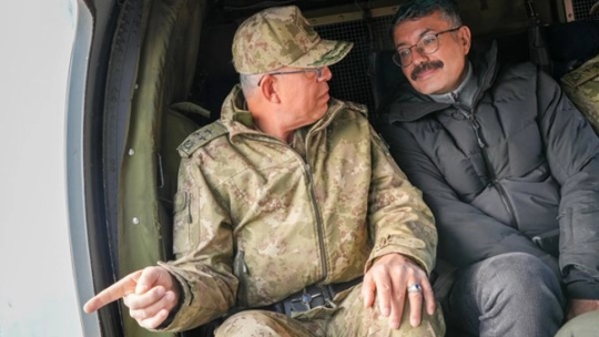 Sınır Hattında İnceleme: Çelik ve Topaloğlu Askerlere Başarı Diledi