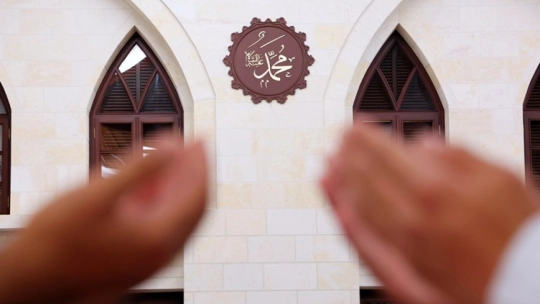 Mevlid Kandili Coşkusu: Camiler Dolup Taştı