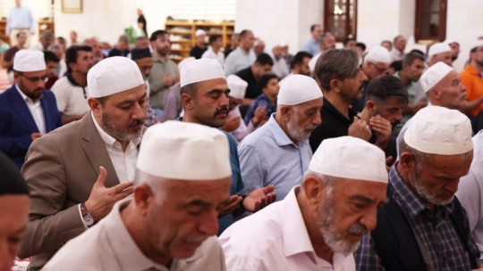 Mevlid Kandili Coşkusu: Camiler Dolup Taştı