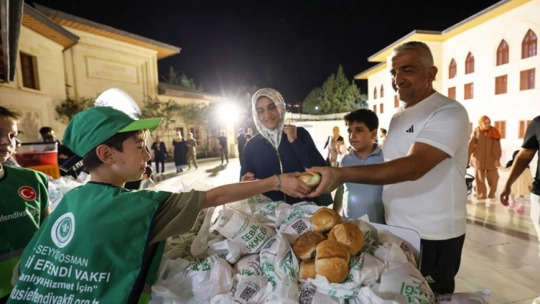 Mevlid Kandili Coşkusu: Camiler Dolup Taştı
