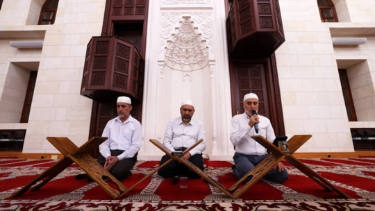 Mevlid Kandili Coşkusu: Camiler Dolup Taştı