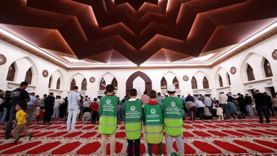 Mevlid Kandili Coşkusu: Camiler Dolup Taştı