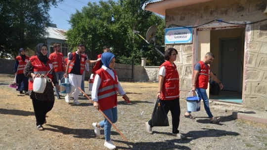 Gönüllüler Duvarları Boyadı, Sınıfları Rengarenk Yaptı