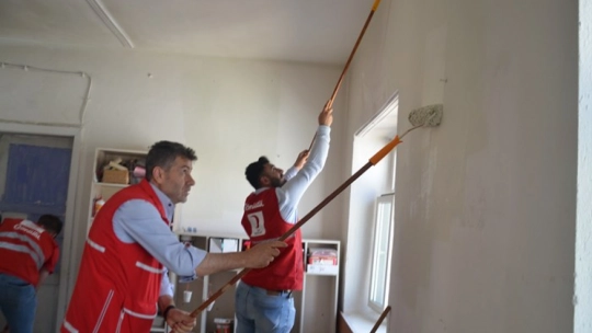 Gönüllüler Duvarları Boyadı, Sınıfları Rengarenk Yaptı