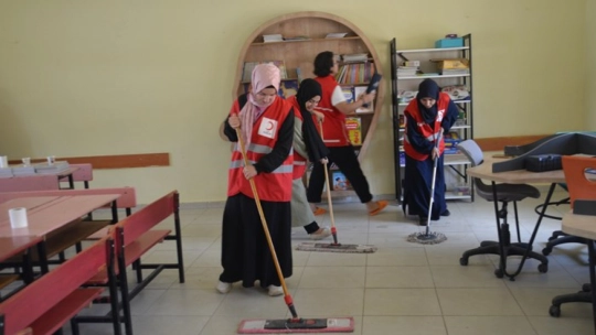 Gönüllüler Duvarları Boyadı, Sınıfları Rengarenk Yaptı