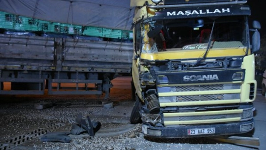 Buhara Bulvarı'nda Feci Kaza: 2 Ölü, 3 Yaralı