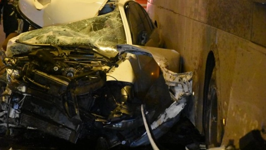 Buhara Bulvarı'nda Feci Kaza: 2 Ölü, 3 Yaralı