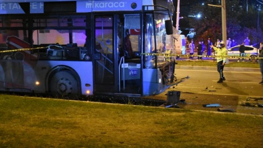 Buhara Bulvarı'nda Feci Kaza: 2 Ölü, 3 Yaralı