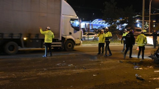 Buhara Bulvarı'nda Feci Kaza: 2 Ölü, 3 Yaralı