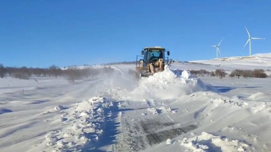 Malatya'da kar nedeniyle kapanan 107 mahallenin yolu ulaşıma açıldı