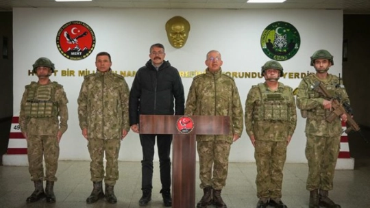 Sınır Hattında İnceleme: Çelik ve Topaloğlu Askerlere Başarı Diledi