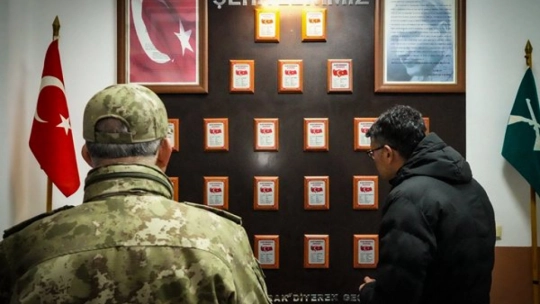 Sınır Hattında İnceleme: Çelik ve Topaloğlu Askerlere Başarı Diledi
