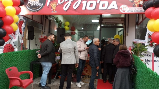 Tecde'de yeni lezzet durağı: Pizza10-da kapılarını açtı