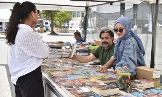 Bitlis'te Kitap Fuarı sürüyor