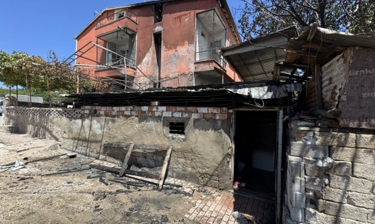 Elazığ'da odunlukta çıkan yangında 1 kişi yaralandı