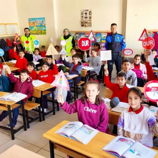 Adıyaman'da polisi miniklere trafik eğitimi verdi