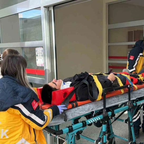 Asansör boşluğuna düşen 2 kişi yaralandı