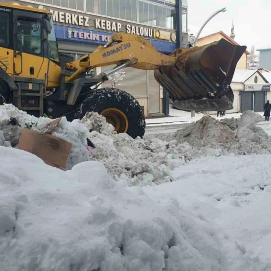 Başkale'de 13 yerleşim yerine ulaşım sağlanamıyor