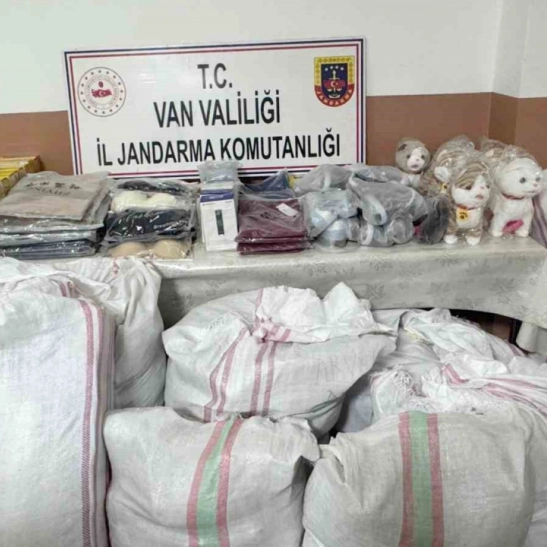 Başkale'de 3 milyon 250 bin TL değerinde kaçak malzeme ele geçirildi