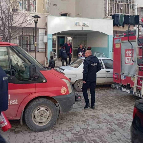 Besni'de çıkan ev yangını korkuttu