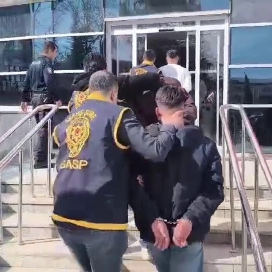 Bir kişinin ağır yaralandığı bıçaklı saldırıda 3 şahıs gözaltına alındı