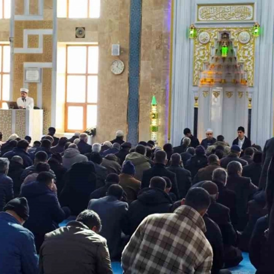 Çaldıran'da deprem şehitleri dualarla anıldı