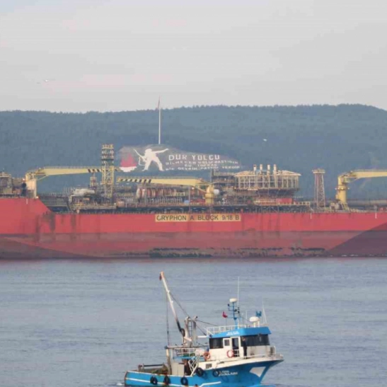 Çanakkale Boğazı’ndan yüzer üretim, depolama ve boşaltma gemisi geçti